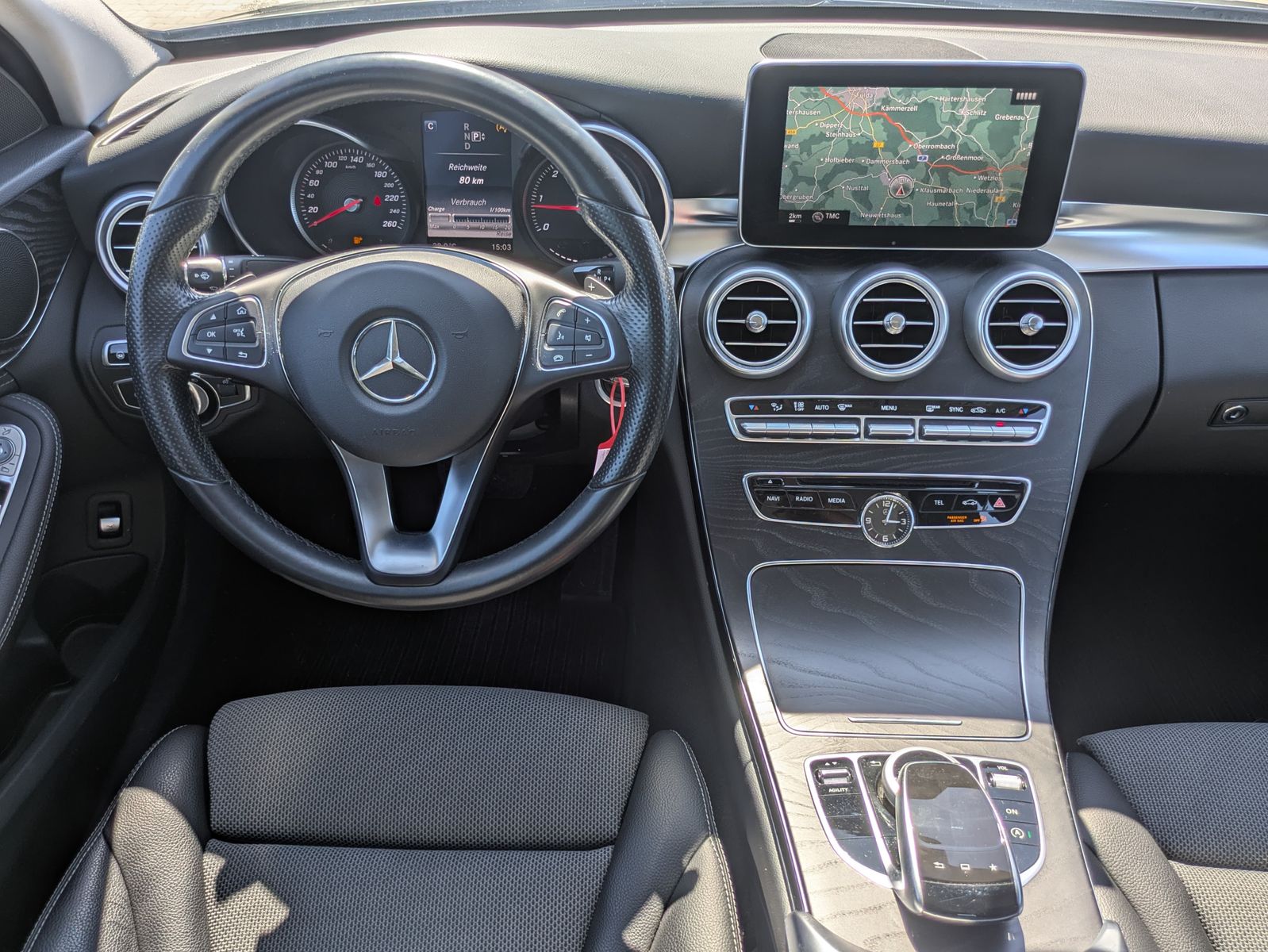 Illustration du véhicule Mercedes-Benz C 250 d BlueTec AVANTGARDE 4Matic ACC/KAM/LED