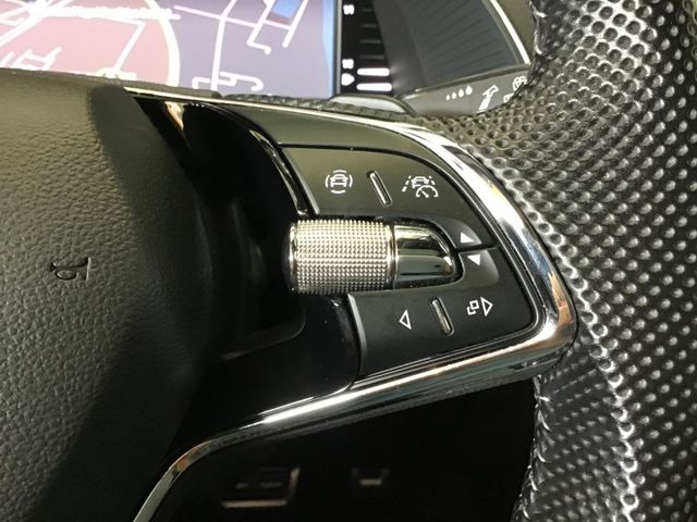 Fahrzeugabbildung Skoda Superb Combi 2.0 TSI SportLine 4x4/Navi/ACC/AHK