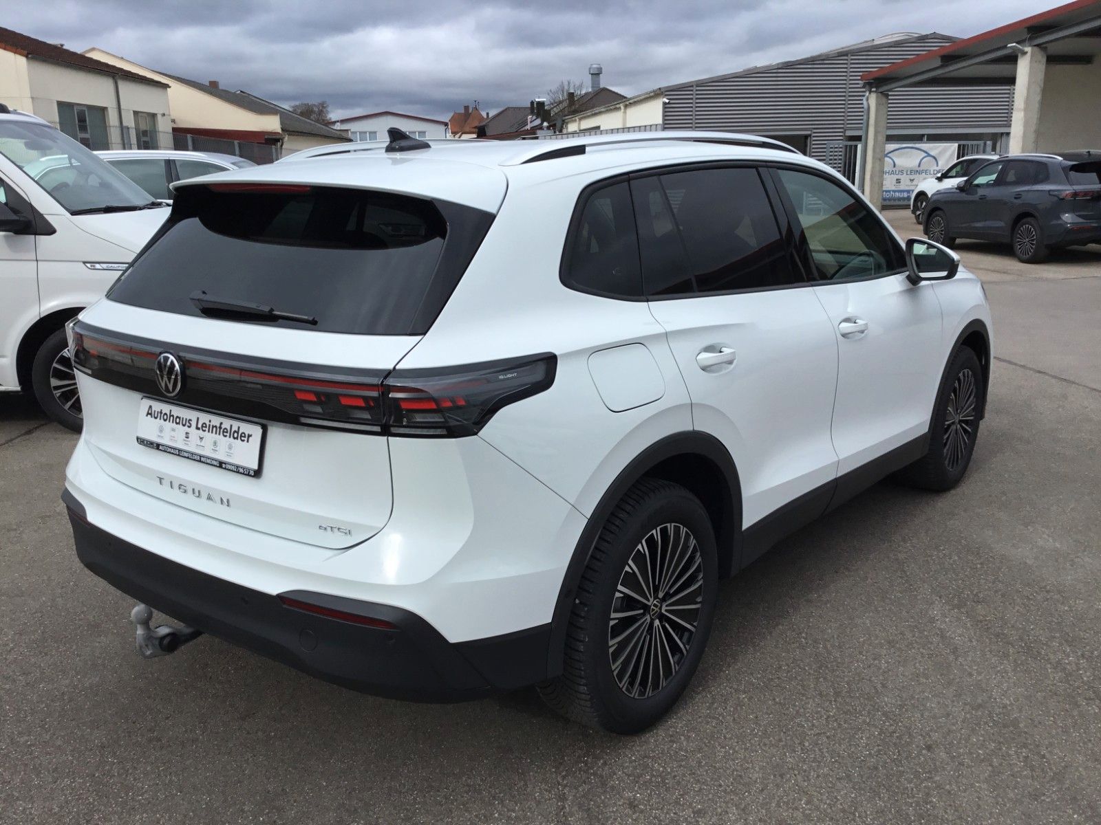 Fahrzeugabbildung Volkswagen Tiguan 1.5 eTSI DSG Life+AHK+LEDPlus+18"+Navi