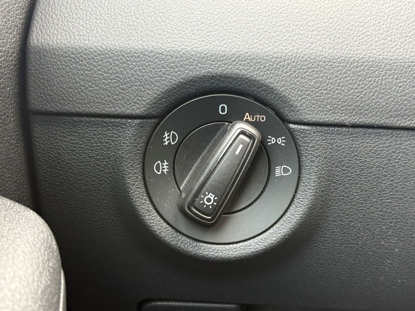 Fahrzeugabbildung SKODA Octavia Drive TotWinkAss Allwetter AppleCarPlay