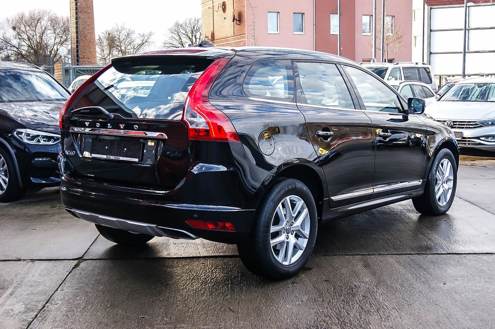 Fahrzeugabbildung Volvo XC60 D5 24 Summum AWD PANO STANDHZG KAMERA LEDER