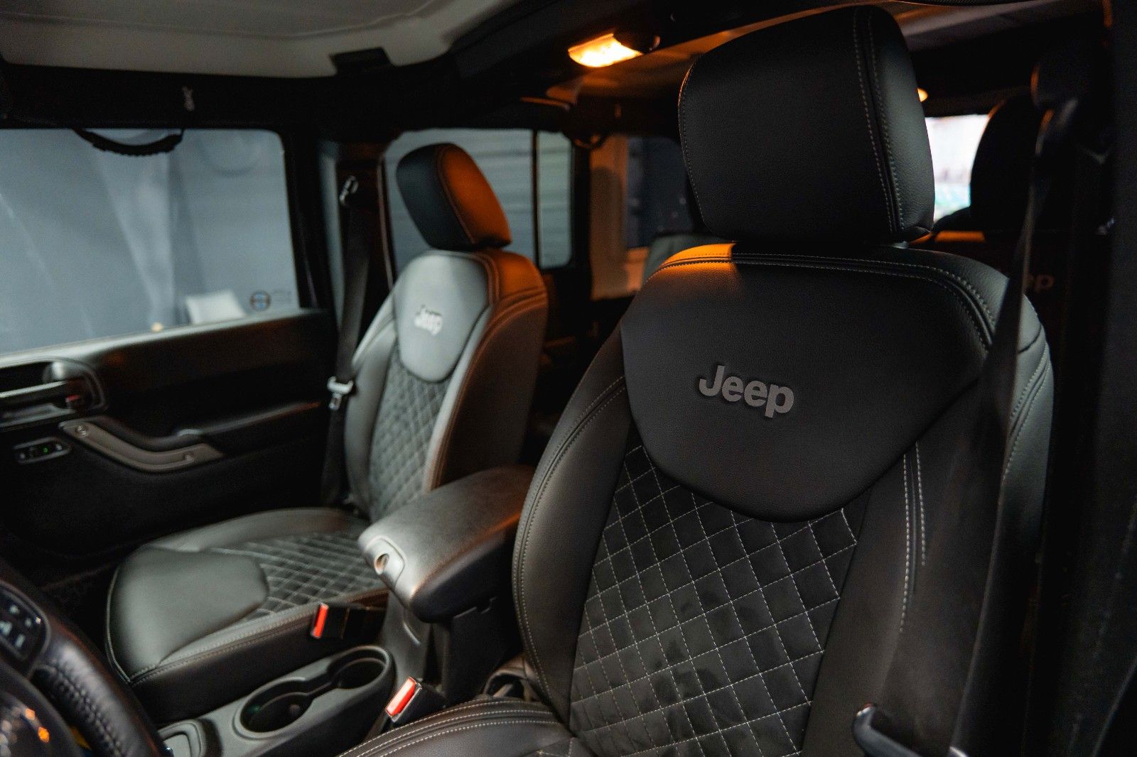 Fahrzeugabbildung Jeep Wrangler 3.6 V6 UNLIMITED SPORT OFFROAD 4x4 LED