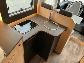 Sunlight Adventure I 67S TV Paket 8G Autom. Combi 6E