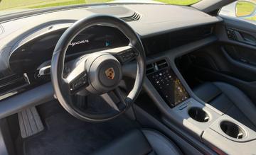 صورة 10 لـ 2020 Porsche TAYCAN
