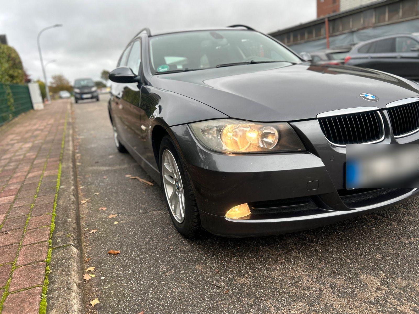 BMW 320 2006 — rear view