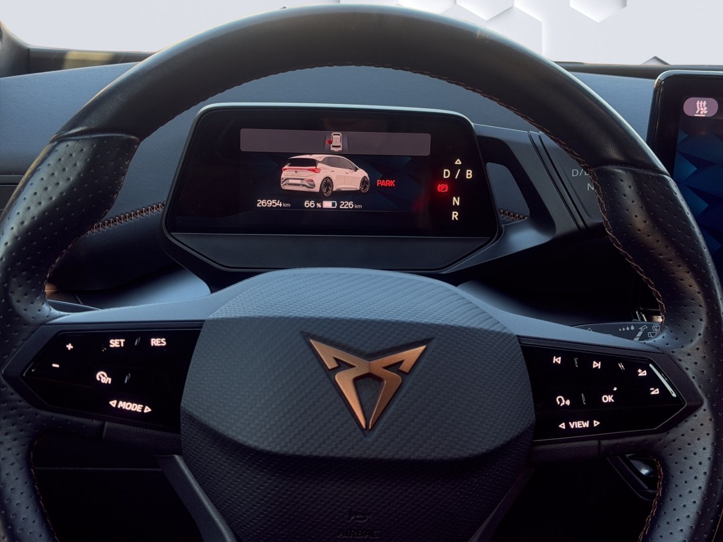 Born 150 kW 150kW LED HuD GJR ACC ParkLenkAssist