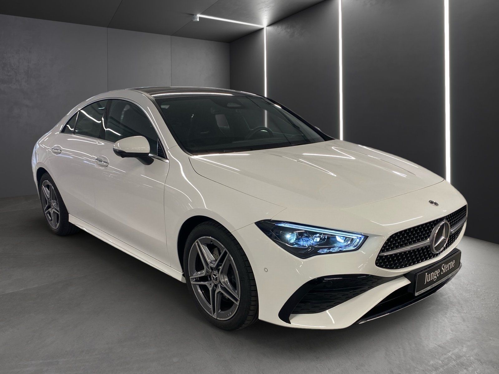 Fahrzeugabbildung Mercedes-Benz CLA 220 d AMG Plus*Pano*HUD*360*Distro*Multibeam
