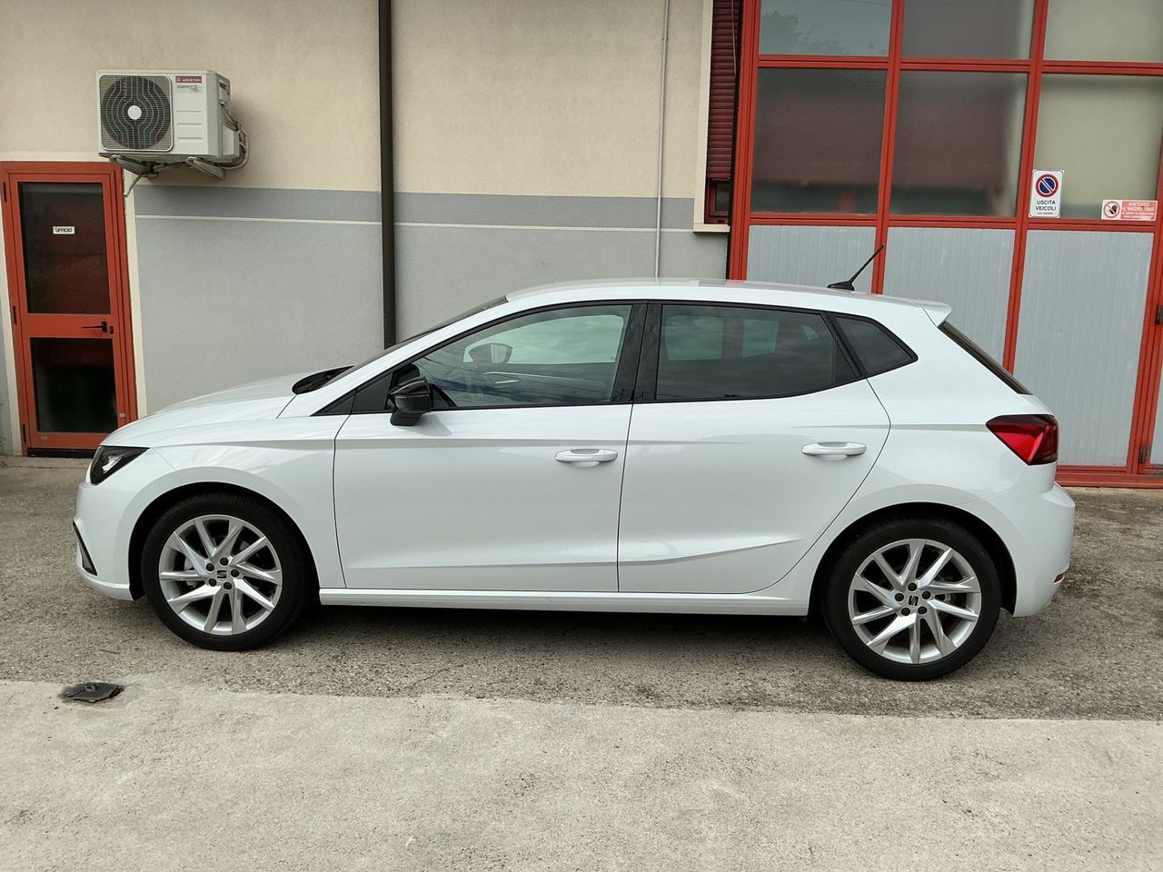 Seat Ibiza 1.0 EcoTSI 115 CV DSG 5 porte FR - km imagem 3
