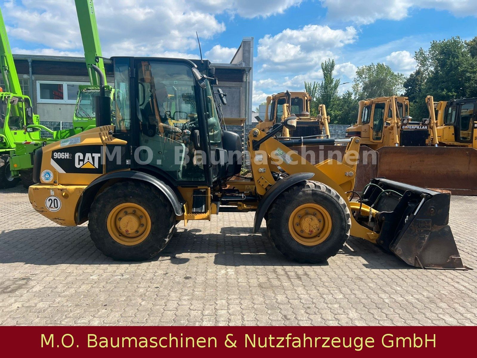Fahrzeugabbildung CAT 906 H -2 / Klappschauefl / Gabel / SW/