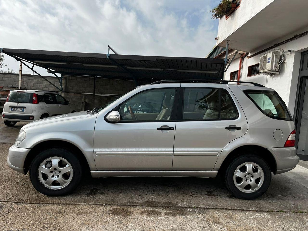 Mercedes-Benz ML270 2004 — photo 8
