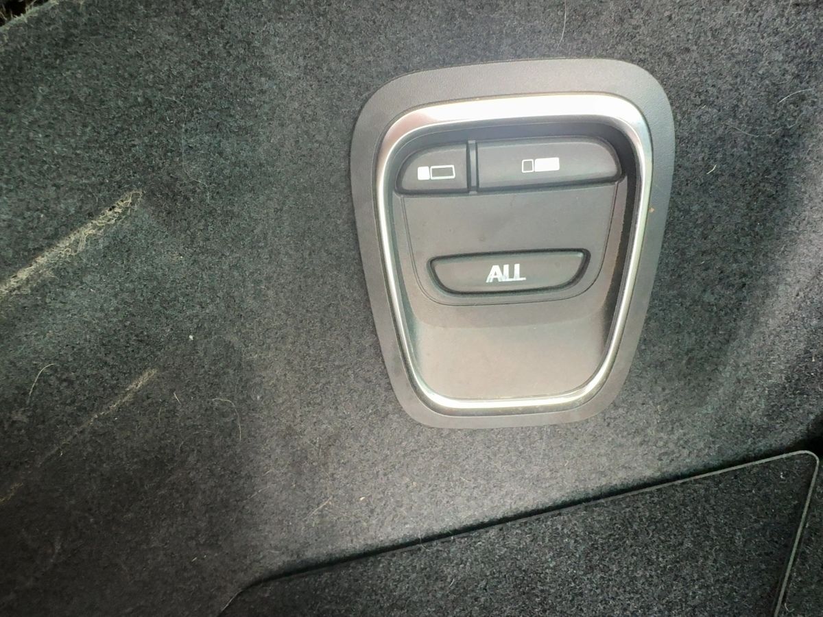 Fahrzeugabbildung Renault Grand Scenic Black Edition TCe160 EDC