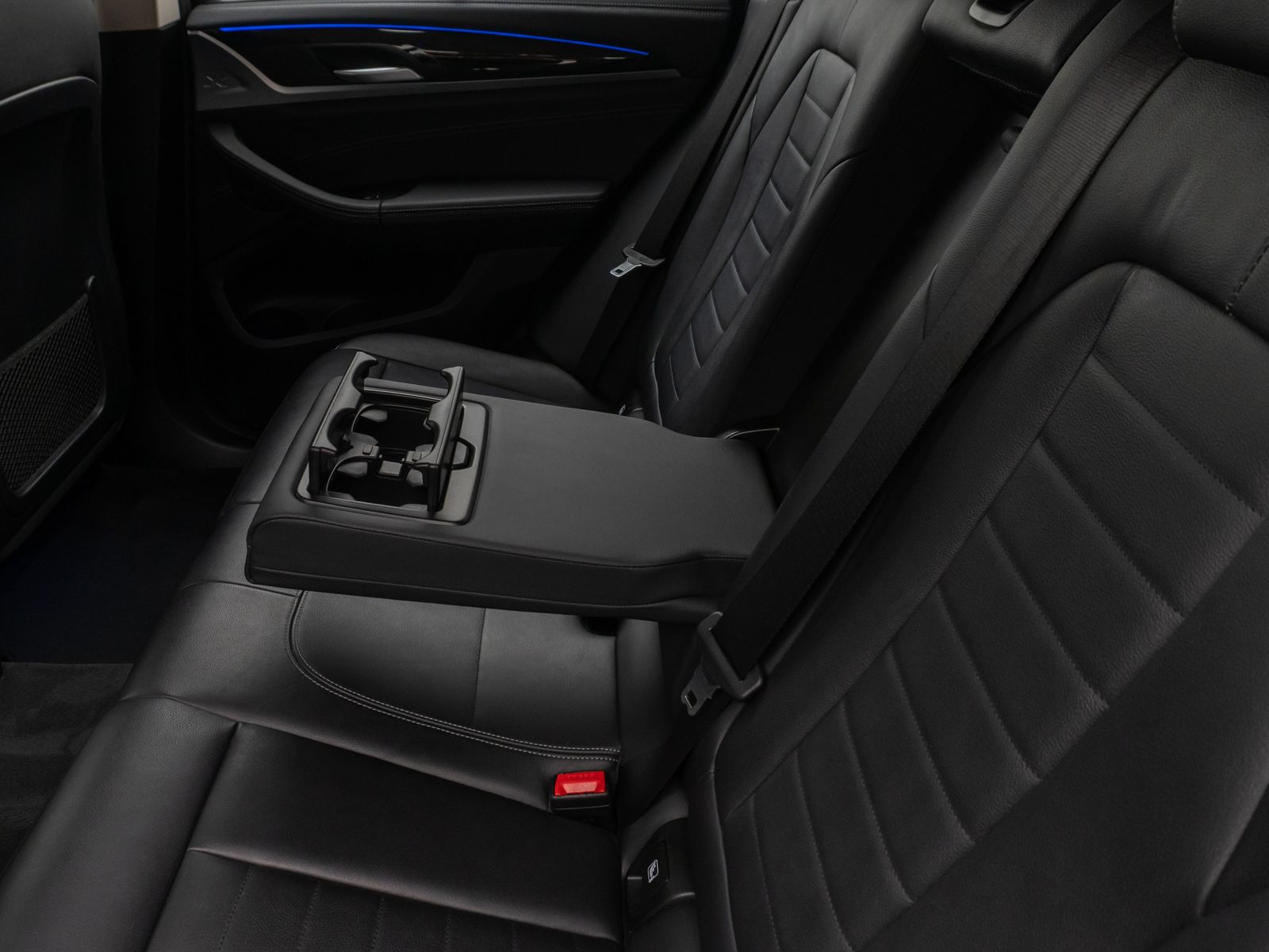 Fahrzeugabbildung BMW X3 xD30d LuxuryLine 360°HUD DAB HiFi AHK Komfort