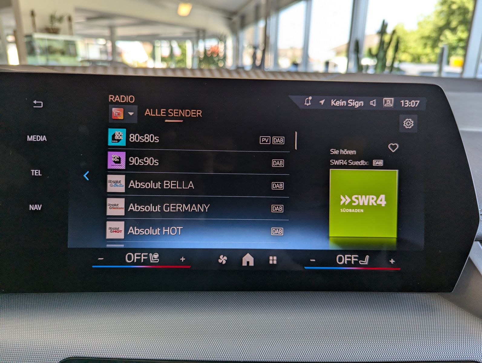 BMW 218 Active Tourer Aut AHK Pano Cam Premium-Paket - Image 32