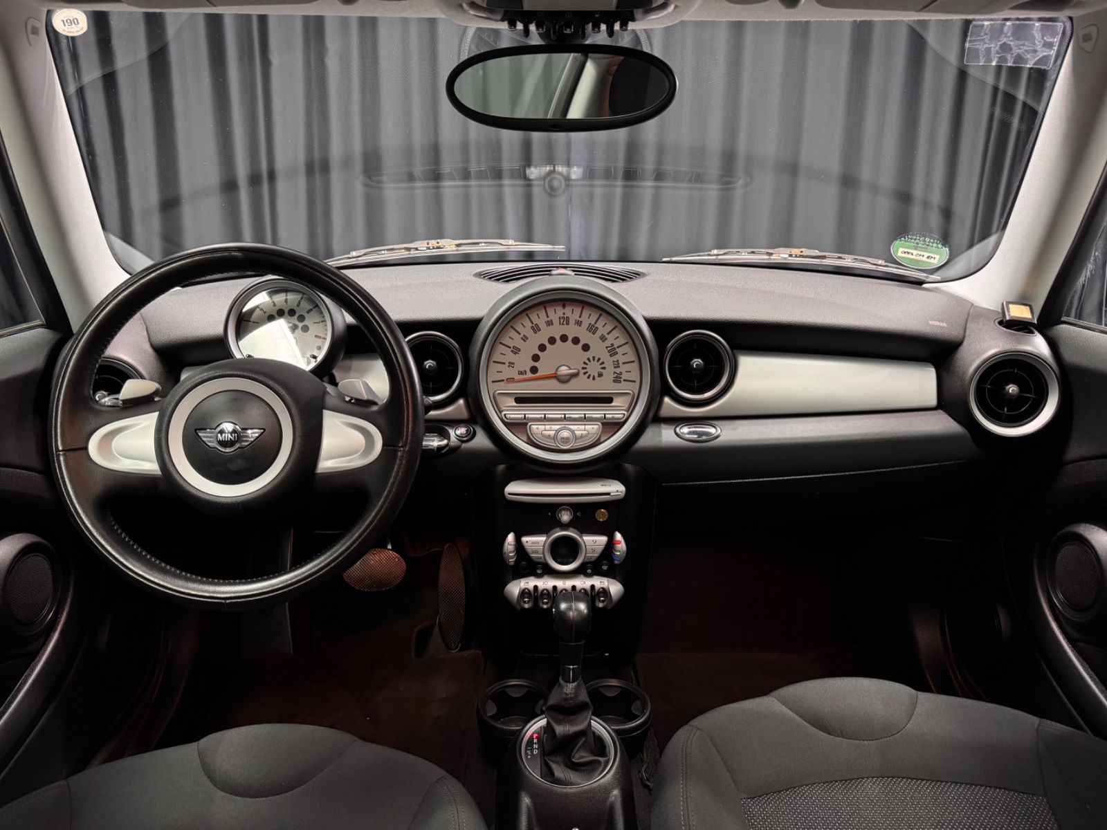 Fahrzeugabbildung MINI COOPER Mini Cooper|PANORAMA|XENON|AUTOMATIK|