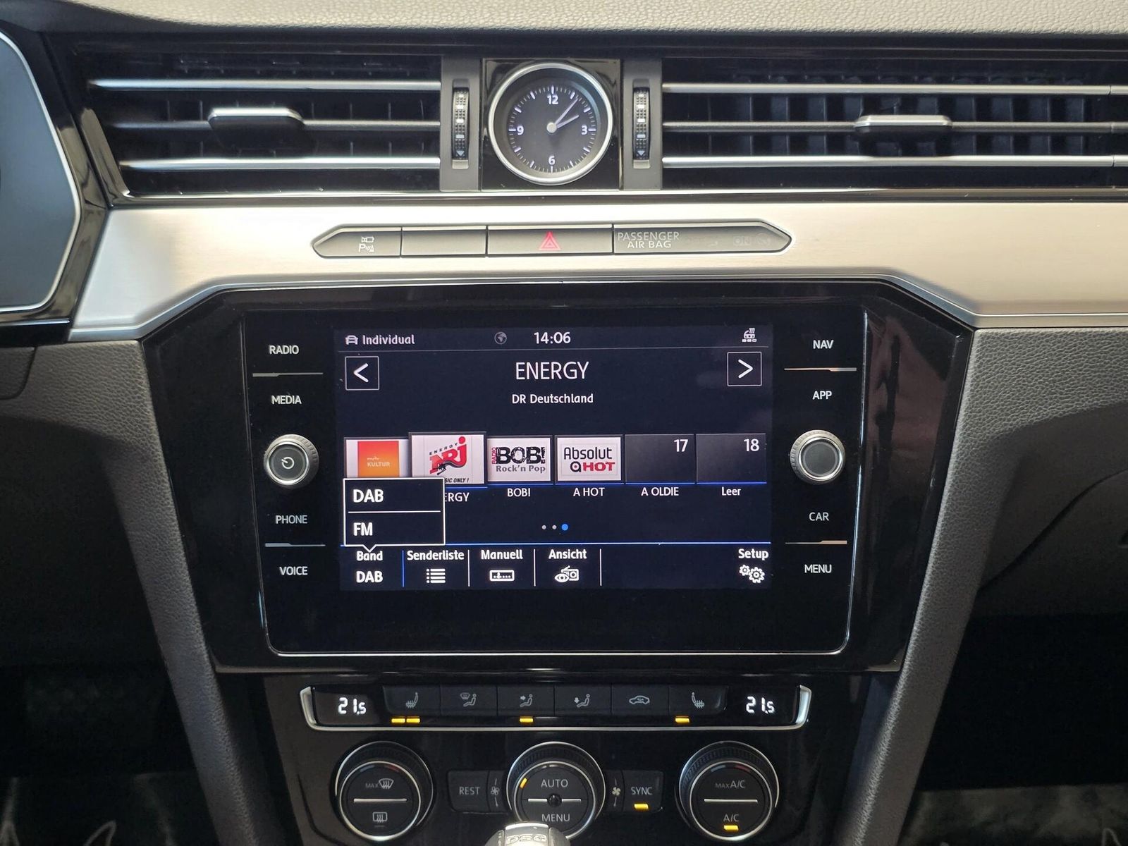 Fahrzeugabbildung Volkswagen Passat Variant 4M R-Line/Keyles/DAB/Carplay/Ahk