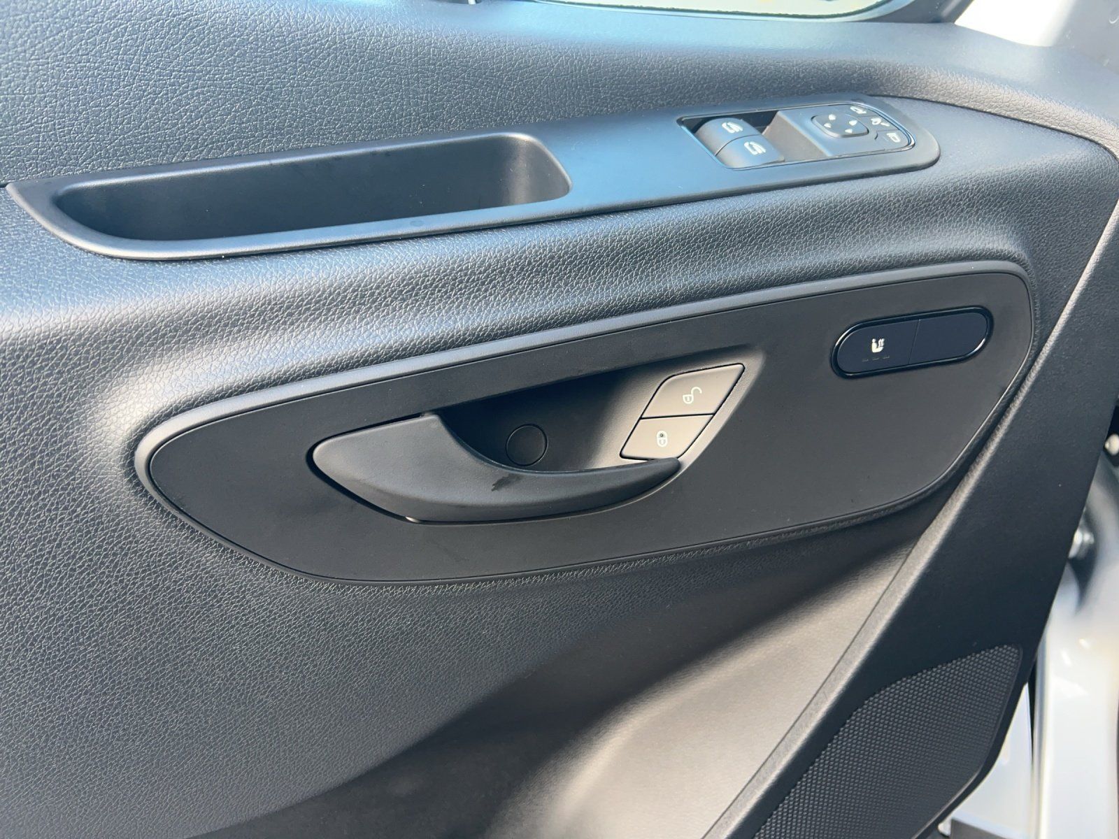 Fahrzeugabbildung Mercedes-Benz Sprinter 317 CDI 9G-Tronic LED Colorglas SiHeiz