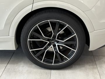 Audi Q8 - 9