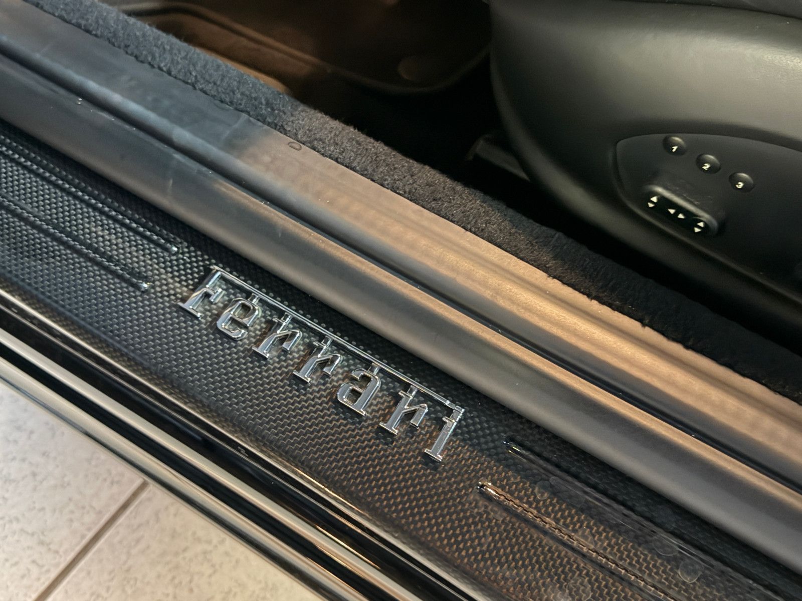 Fahrzeugabbildung Ferrari California 30 V8 /CARBON/KAM/LED-LENKRAD/TOP