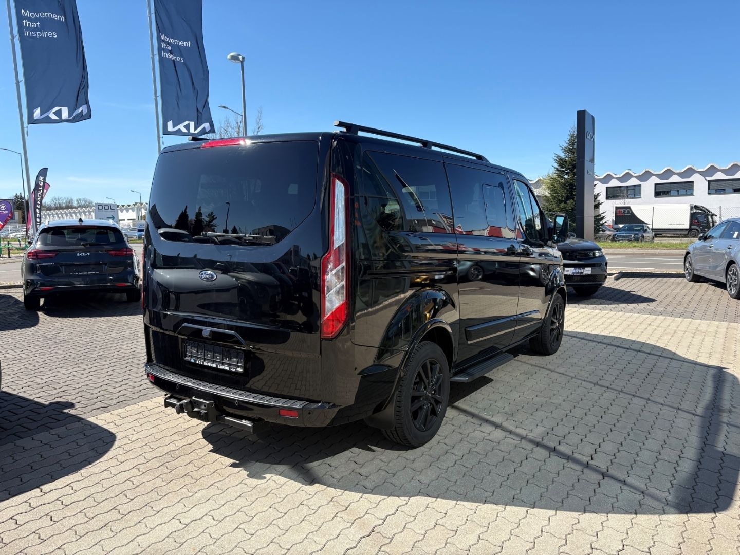 Fahrzeugabbildung Ford Tourneo Custom Kombi 320 L1 Titanium X AHK Behei