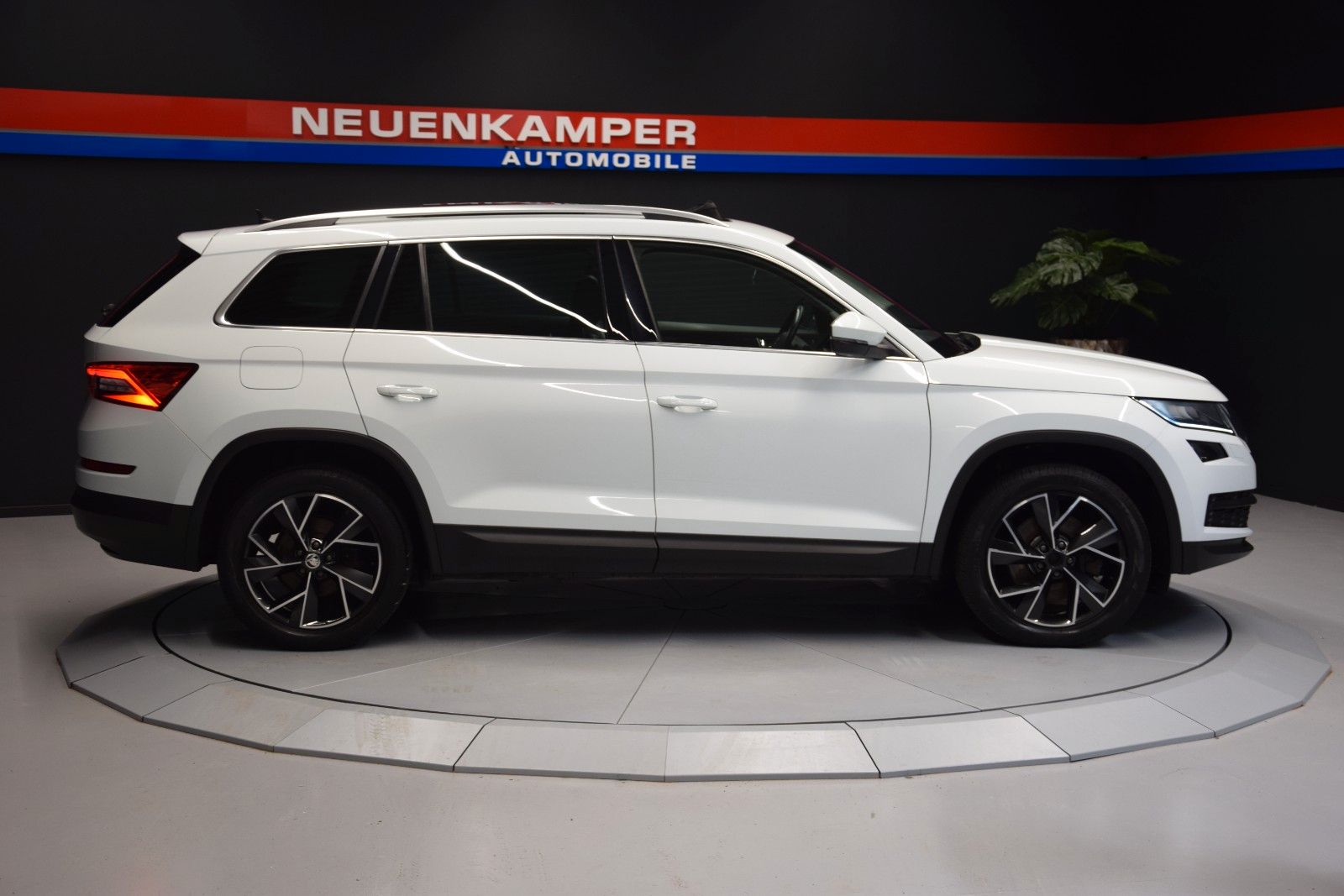 Fahrzeugabbildung SKODA Kodiaq Style 4x4 Pano LED Keyless Sitzbelüf. AHK