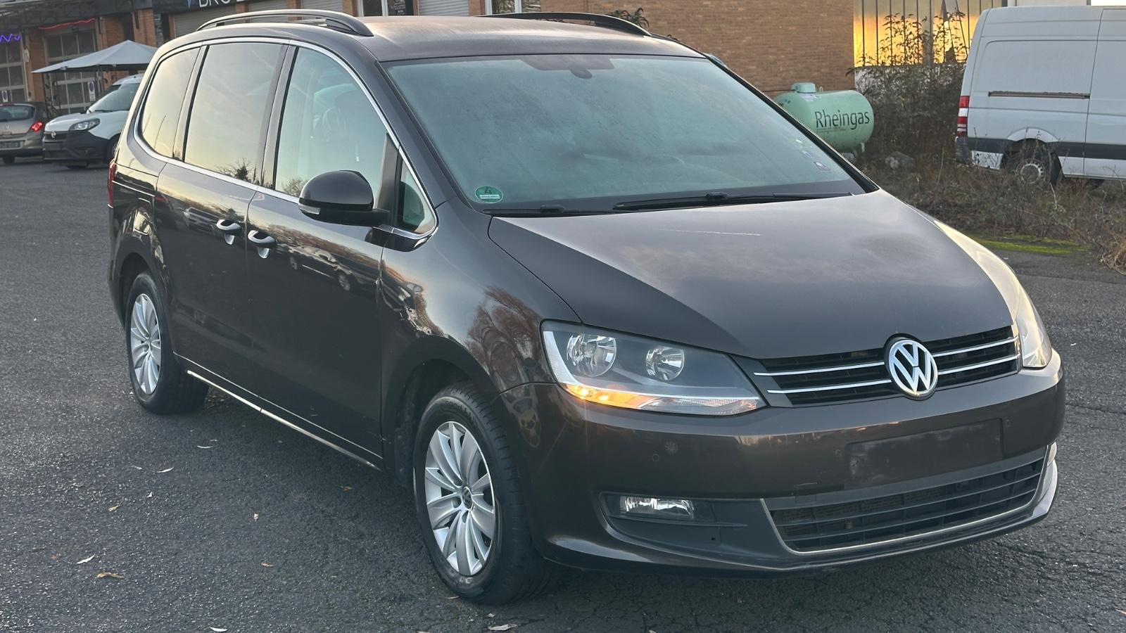 Volkswagen Sharan Comfortline BMT 2.0TDI DSG 7-Sitzer Navig