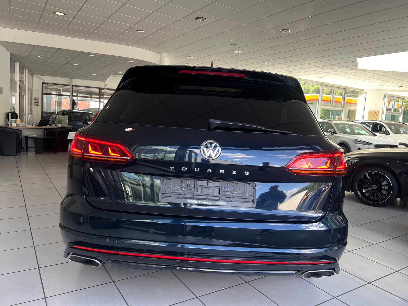 Fahrzeugabbildung Volkswagen Touareg 4.0 V8 Elegance 4Motion R line
