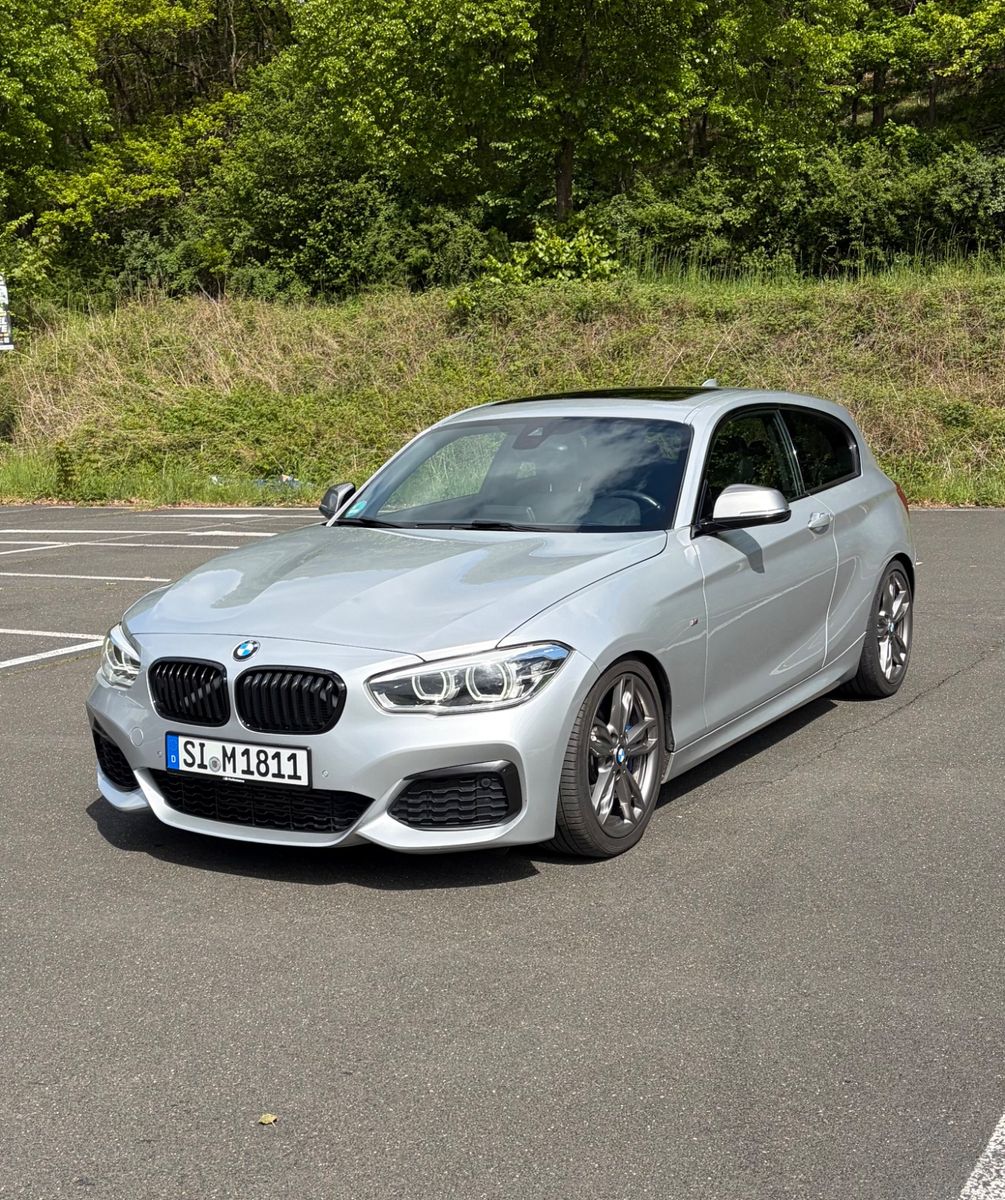 BMW M135i xDrive Schiebedach, Navi, Sportfahrwerk