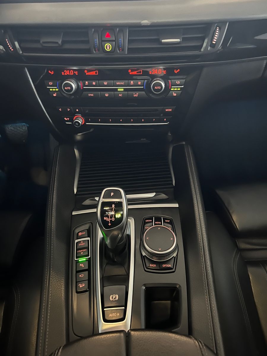 Fahrzeugabbildung BMW X6 xDrive 40 d M Sport Paket *Soft*Schiebedach*