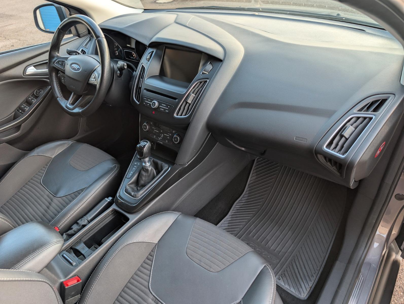 Ford Focus 2015 — photo 20