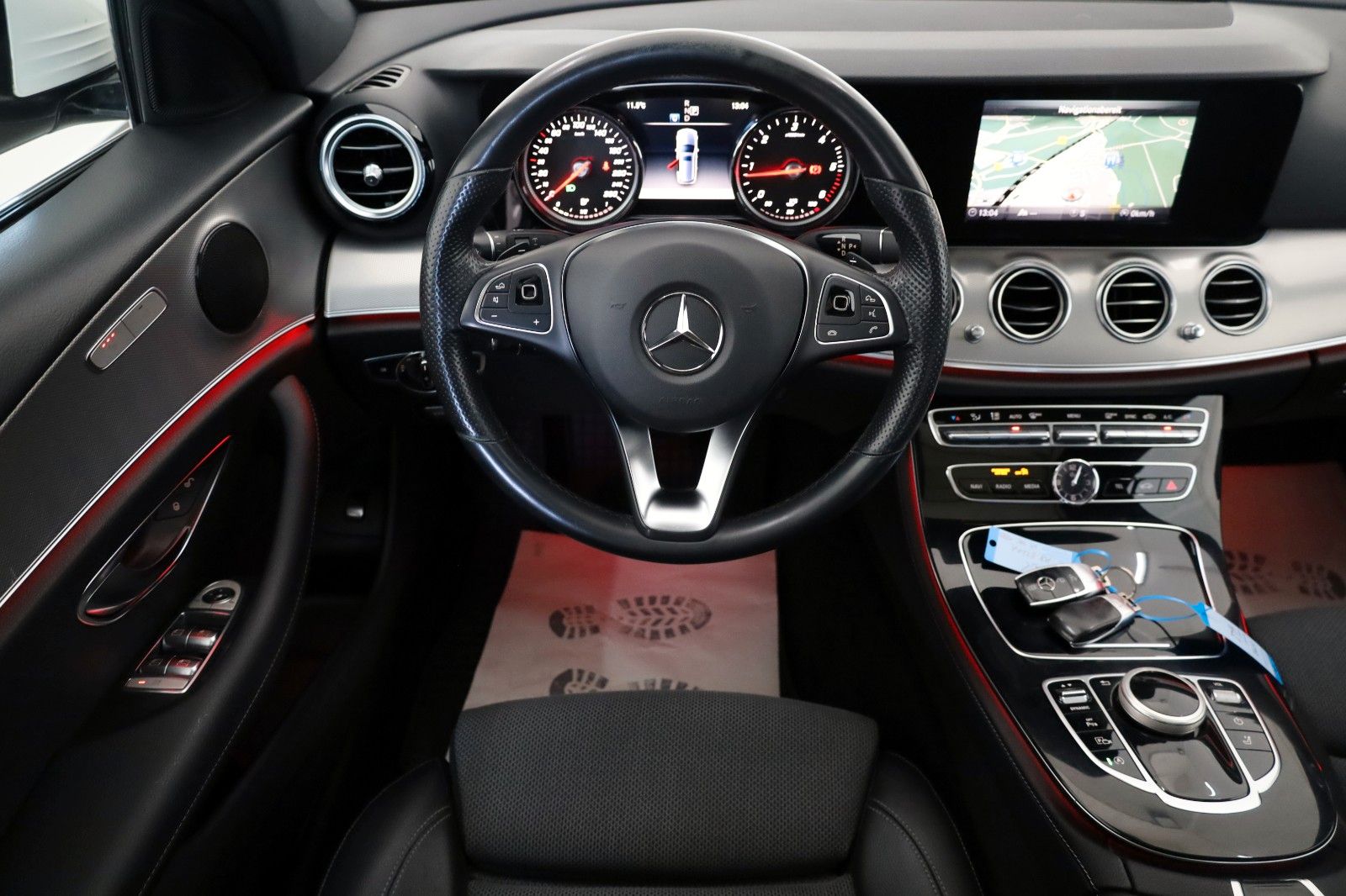 Fahrzeugabbildung Mercedes-Benz E 220d T T.Leder,Navi,LED,SD,Kamera,SH,PDC,SR+WR