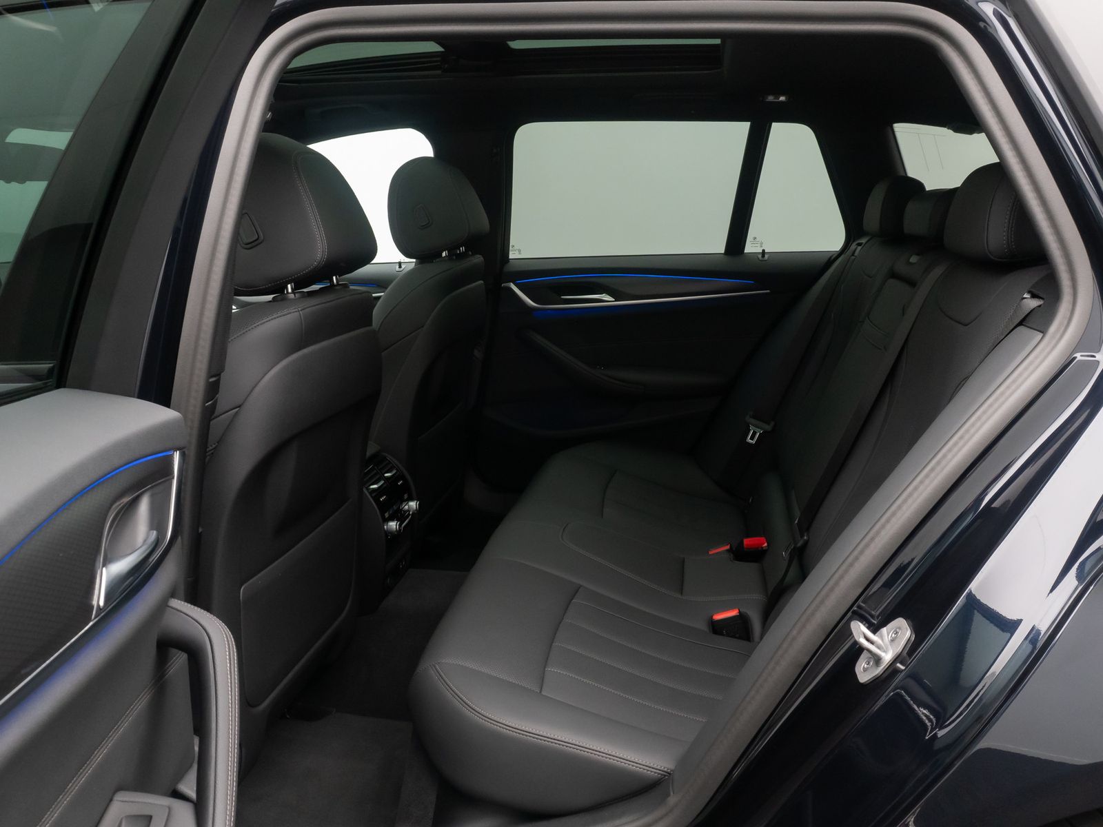 Fahrzeugabbildung BMW 530d M Sport DAB Laser AHK 4xKlima HUD Panorama