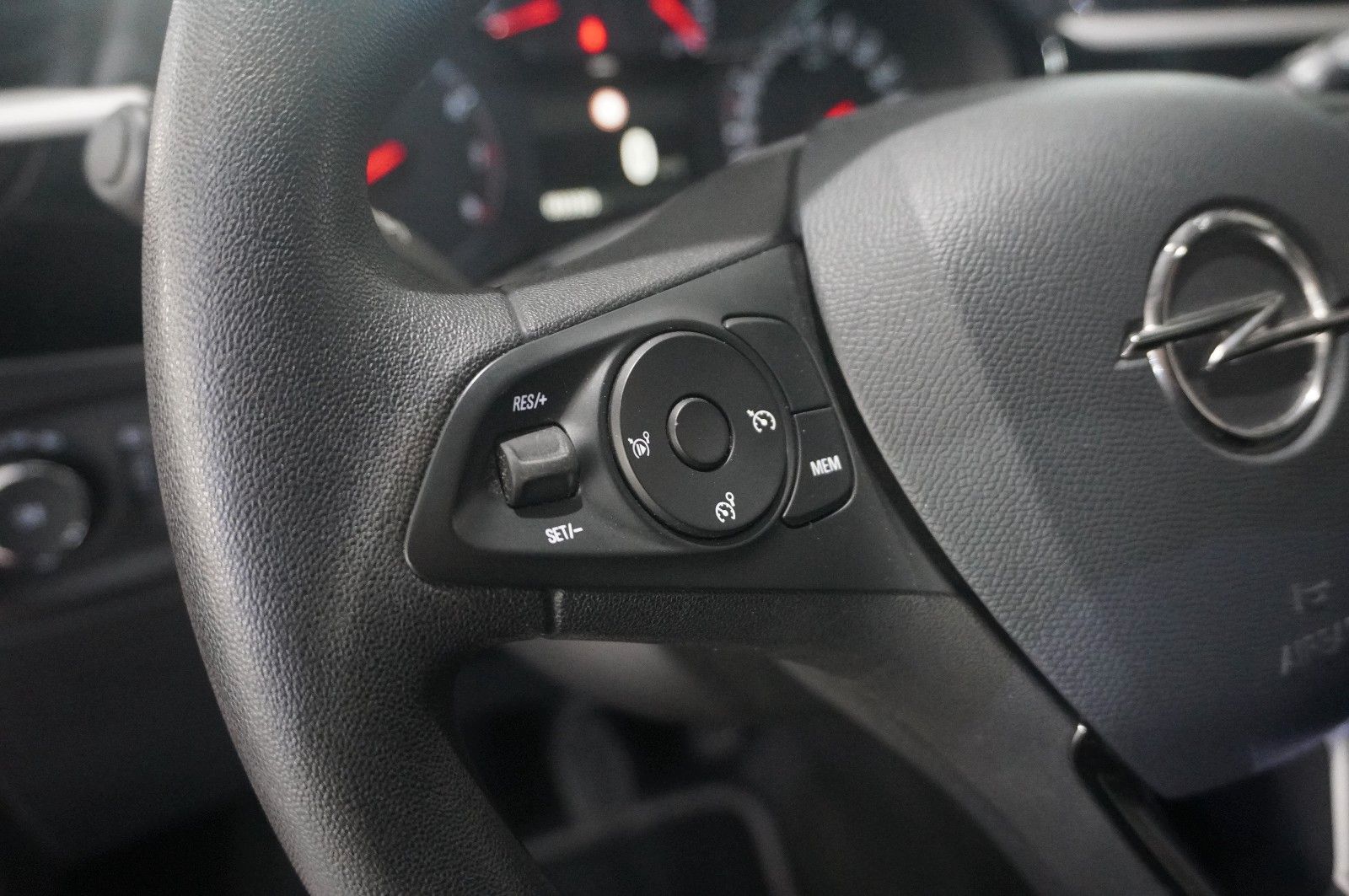 Fahrzeugabbildung Opel Corsa F 1.2 EDITION KLIMA/PDC/USB/TEMP./BT