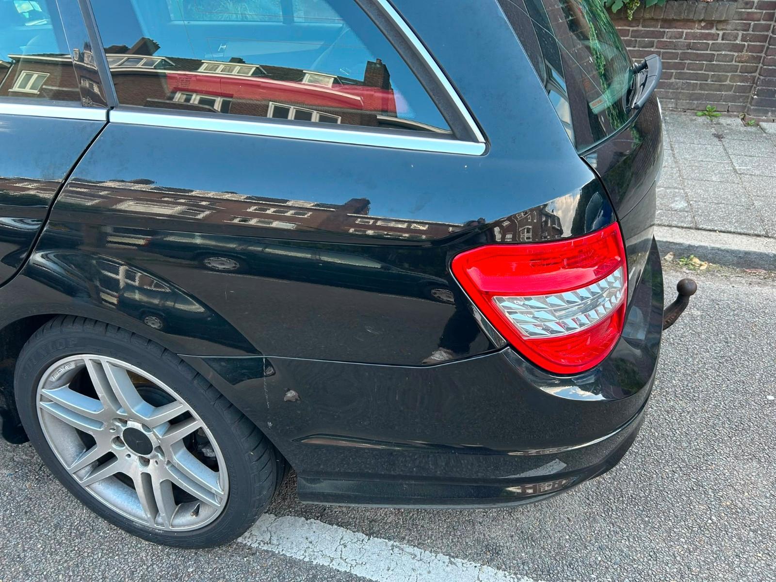 Mercedes-Benz C250 2010 — салон