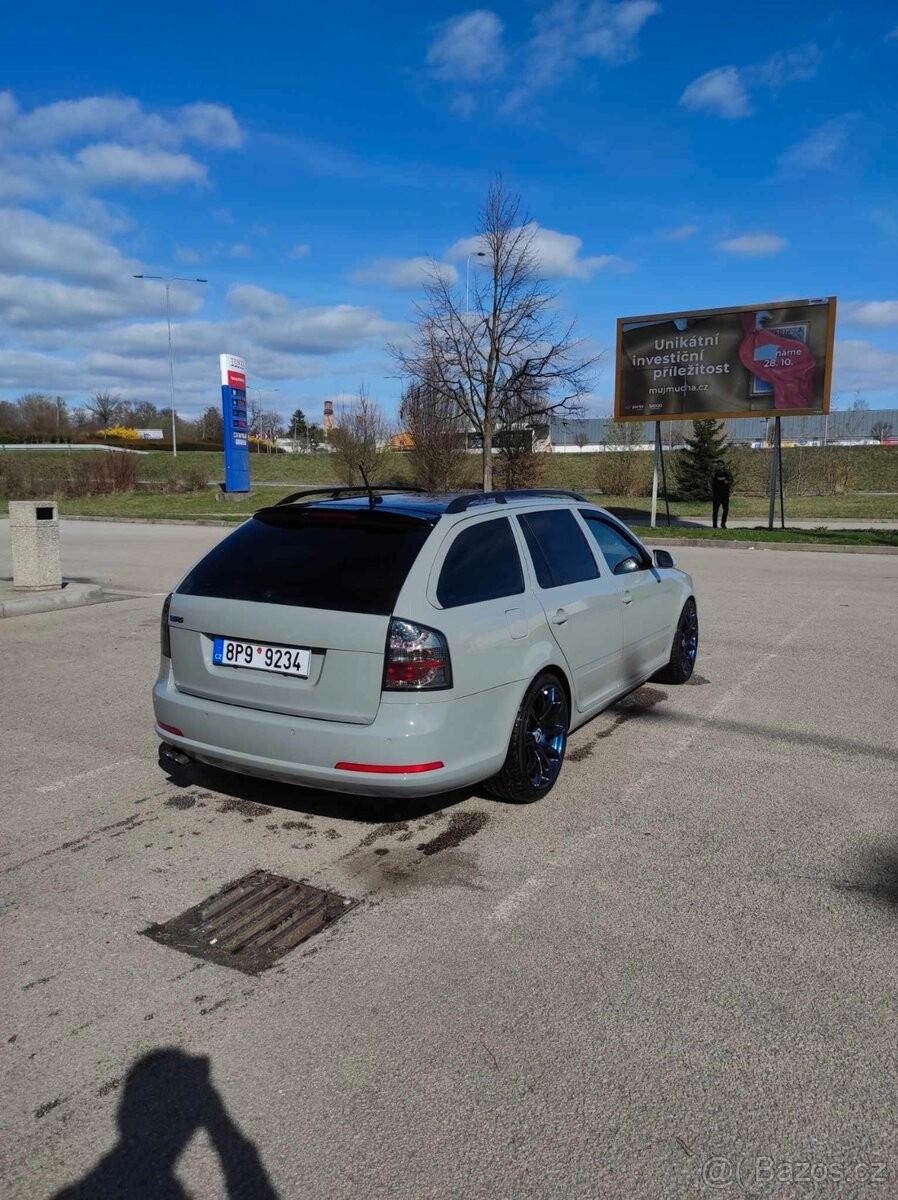 Skoda Octavia 2008 — rear view