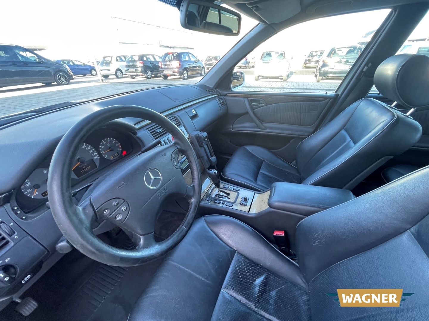 Fahrzeugabbildung Mercedes-Benz E 200 Kompressor AVANTGARDE Automatik