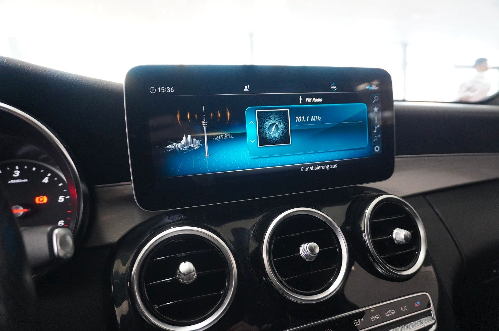 Fahrzeugabbildung Mercedes-Benz C 220 T AMG LINE 4MATIC 9G NAVI/LED/SPORT/BURME.