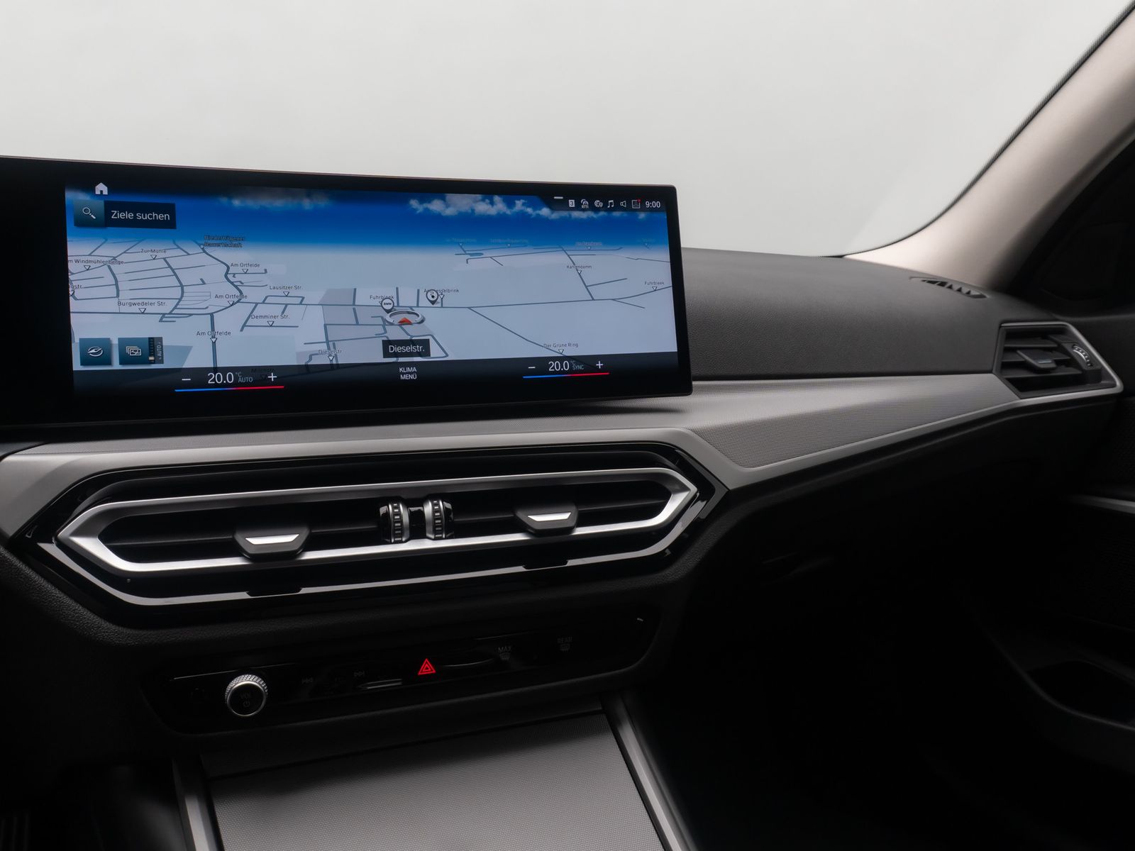 Fahrzeugabbildung BMW 320e AHK Widscreen PDC GeschwndigReg DAB HiFi