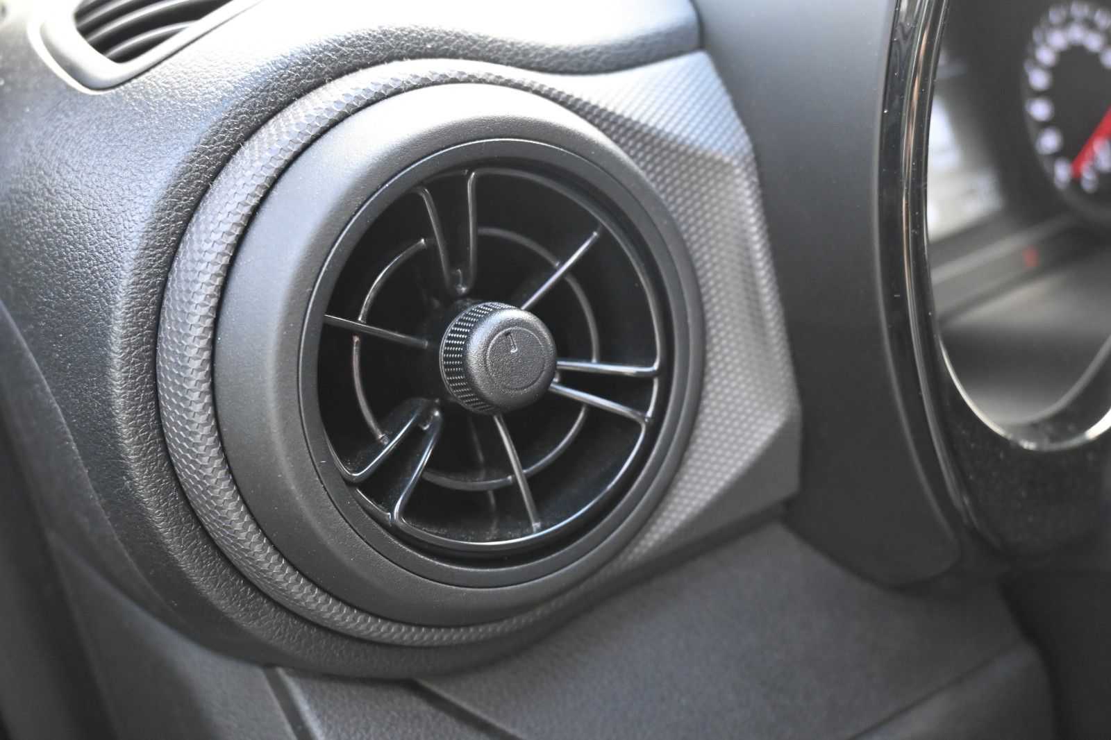 Fahrzeugabbildung Hyundai i10 Connect & Go*NAV*SIHZG*RFK*MIETKAUF