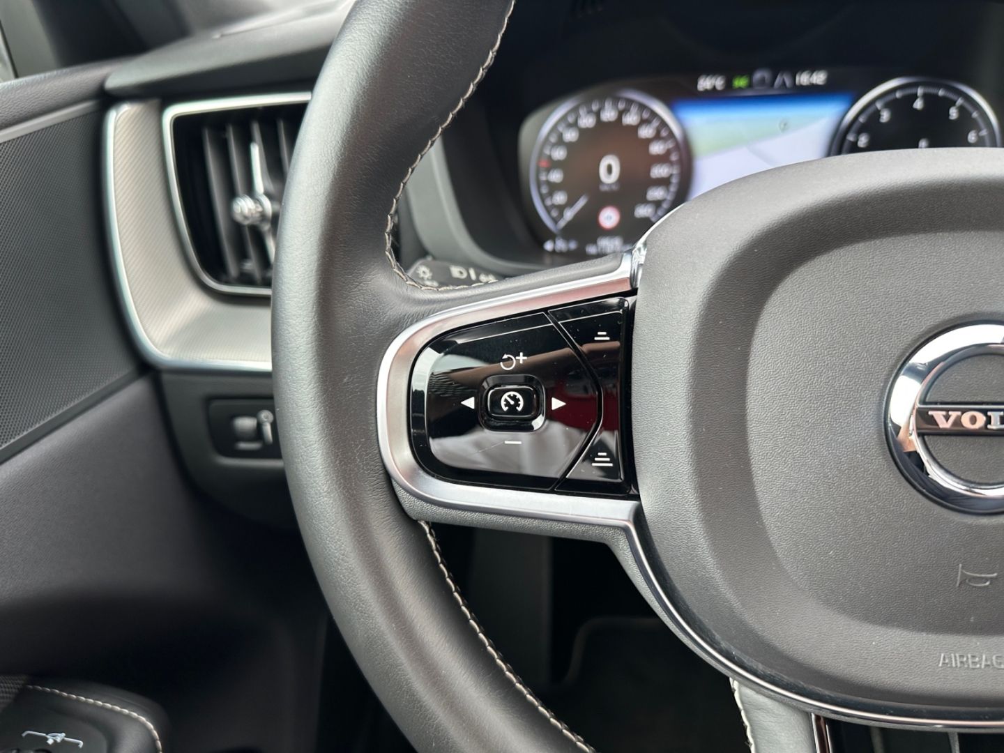 Volvo XC60 B4 2WD R Design LED 21'' Sportfahrw AHK CA foto 24