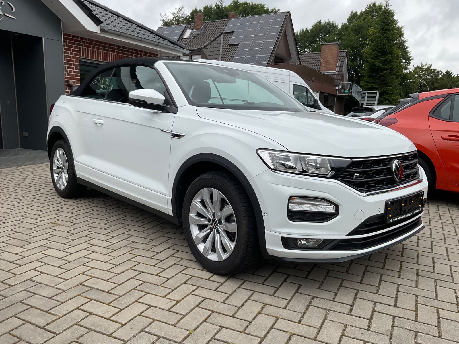 Fahrzeugabbildung Volkswagen T-Roc Cabriolet 1.5 TSI DSG R-Line,AHK,Kamera,AC