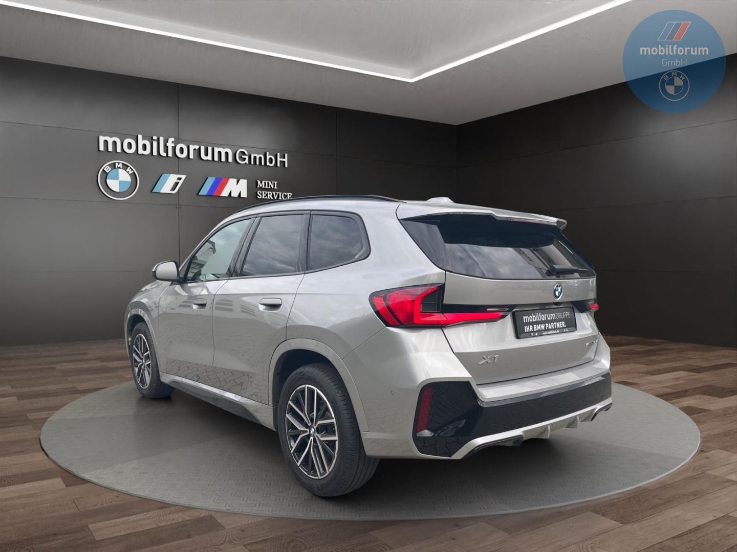 BMW X1 sDrive18i M-SportAHK Panorama Rückfahrkam foto 13