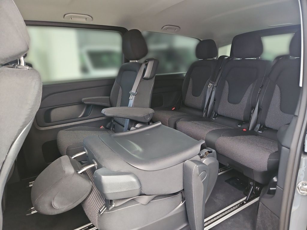 Fahrzeugabbildung Mercedes-Benz EQV 300 lang Nav Distronic Sitzhzg LED RFK Vorkl