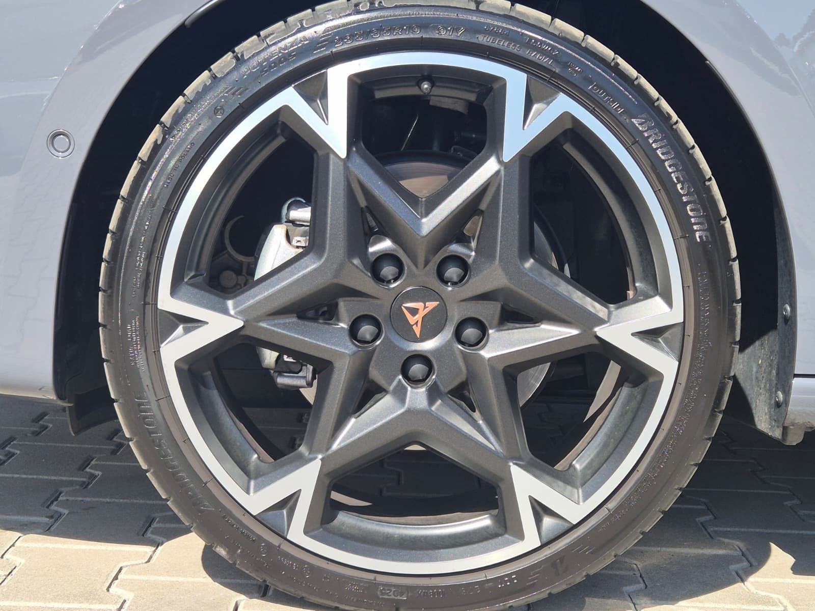 Fahrzeugabbildung CUPRA Leon 1.5 eTSI PANO*DCC*MATRIX*DINAMICA*AHK*5JG.