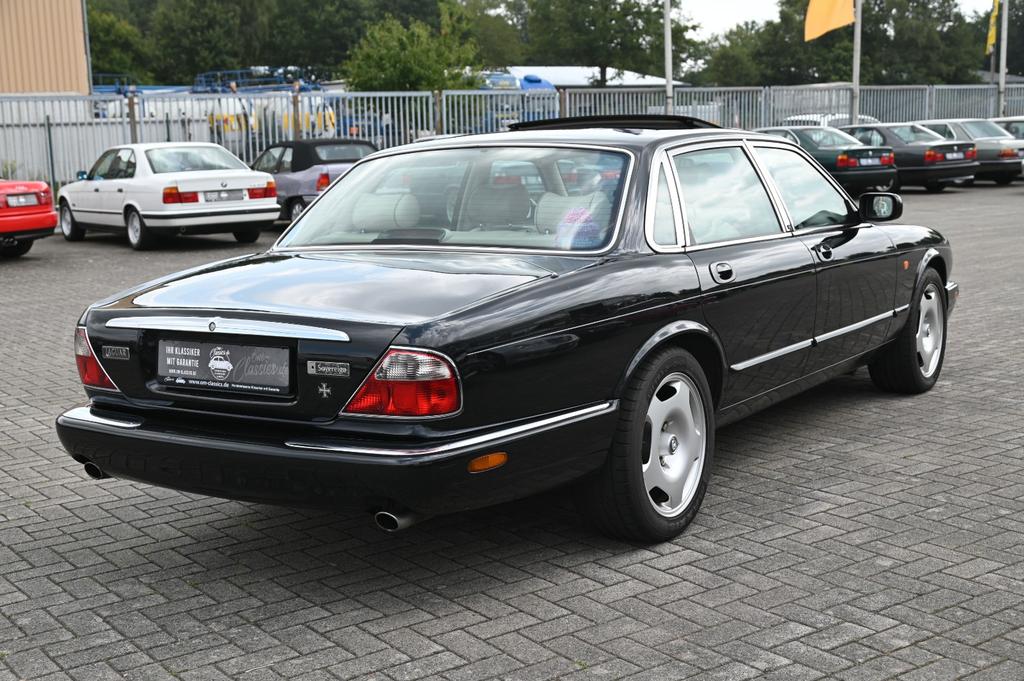 Jaguar XJ8