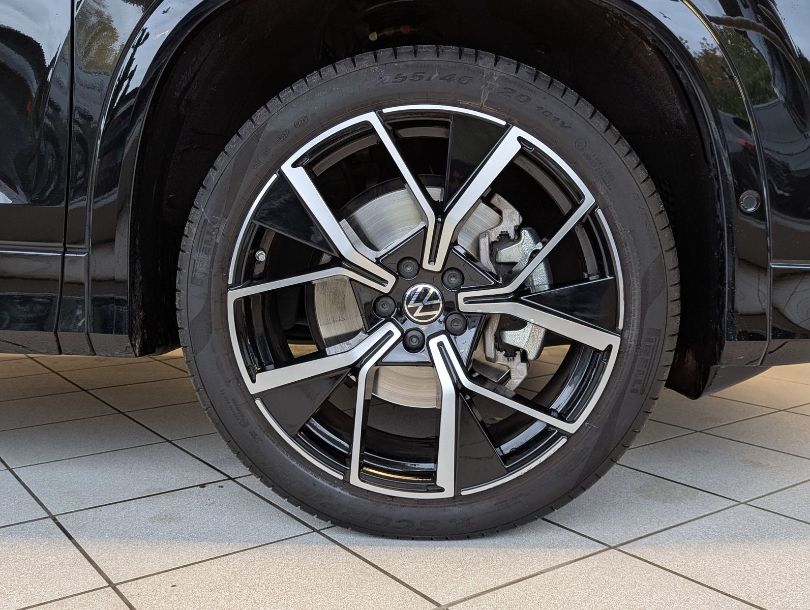 VW Tayron 2.0 4M R-Line Launch Pano Matrix AHK 20" - Image 10