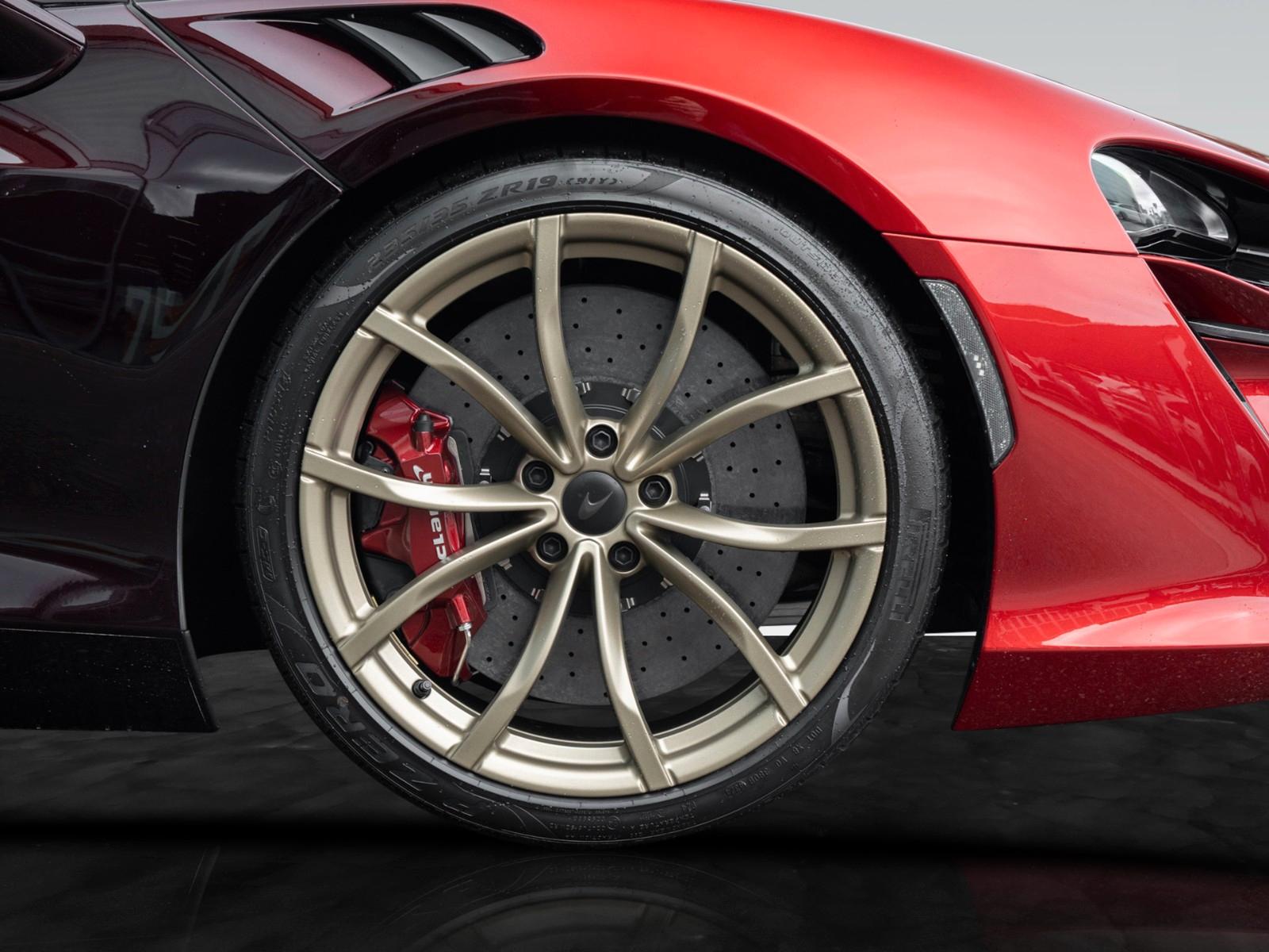 McLaren Artura Spider | MSO Velocity Colour Transform