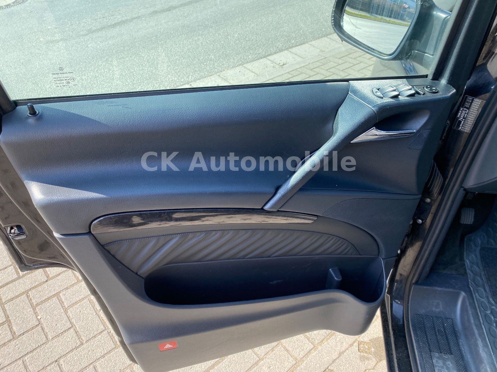 Fahrzeugabbildung Mercedes-Benz Viano 3.0 CDI lang Activity/6 Sitze/Leder/AHK