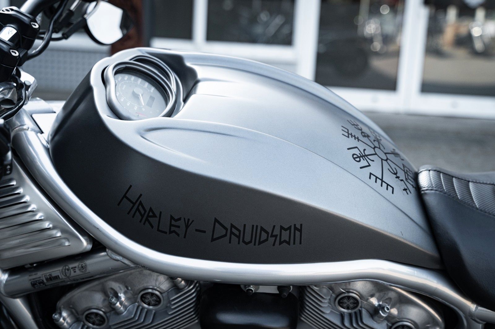 Fahrzeugabbildung Harley-Davidson VRSCR STREET ROD - REMUS ENDSCHALLDÄMPFER -