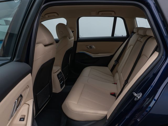BMW 330, 2023 — 26