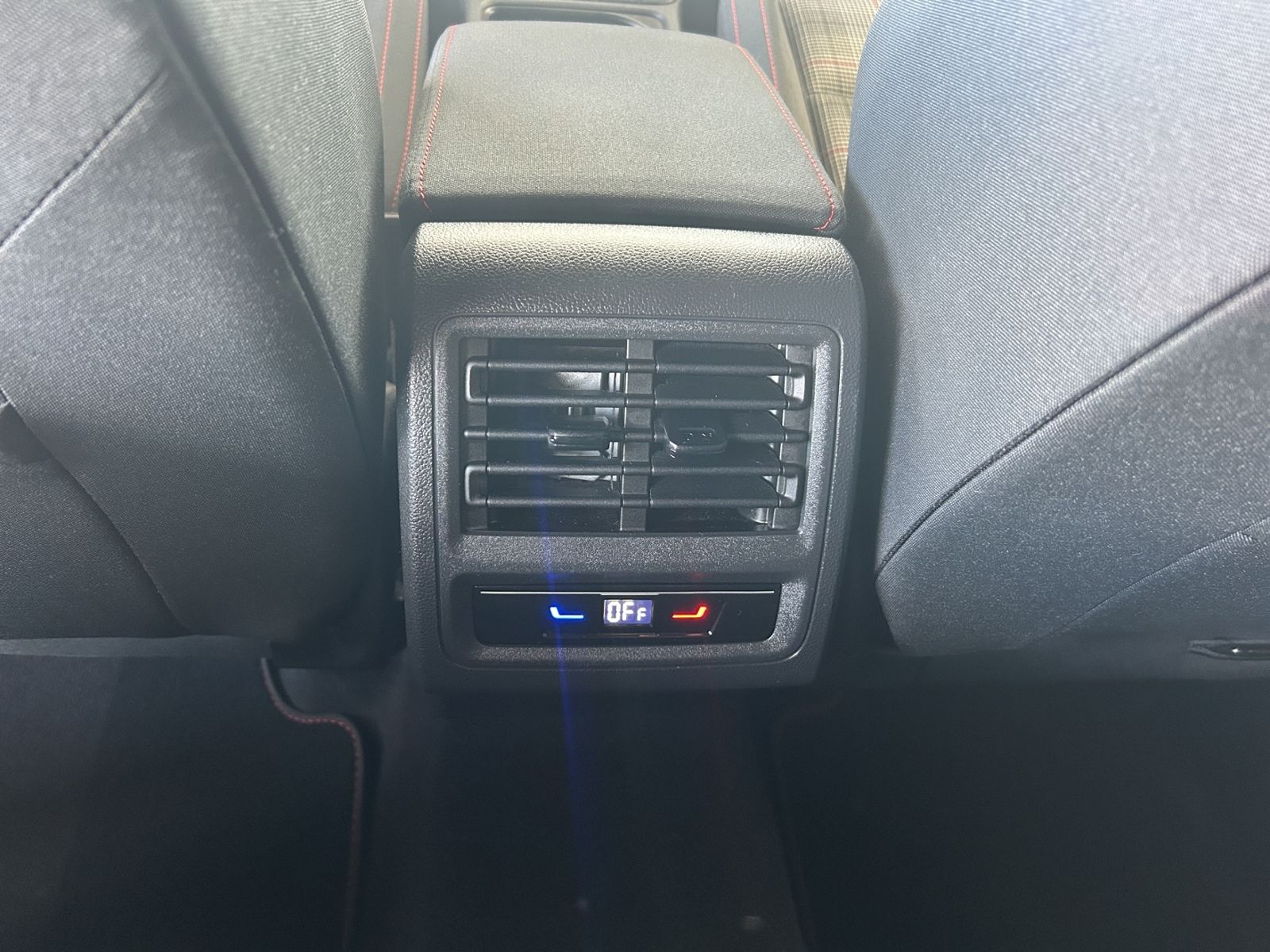 Volkswagen Golf VIII GTI 2.0 TSI +DSG+AHK+NAVI+LED+KLIMA+LM foto 17
